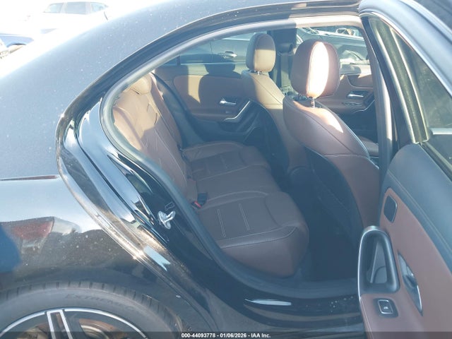 44093778 :رقم المزاد ، W1K3G5BB0MJ285387 vin ، 2021 Mercedes-benz Amg A 35 4matic مزاد بيع