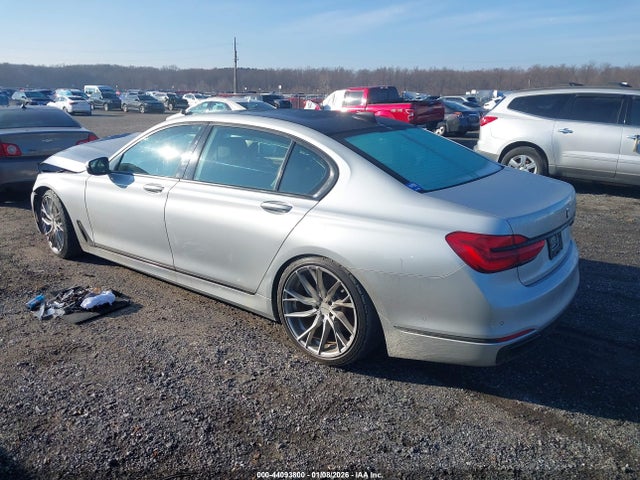 2016 BMW 740I WBA7E2C56GG547792 Photo 2