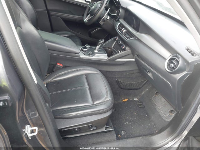 2018 ALFA ROMEO STELVIO ZASFAKPN1J7B68413 Photo 4