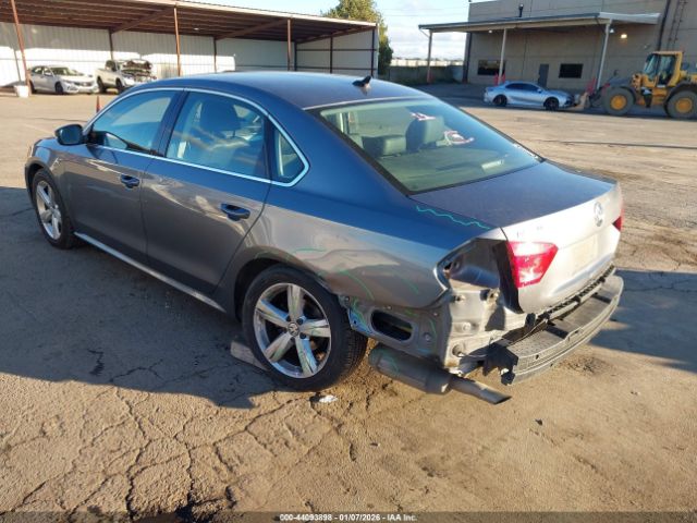 2015 VOLKSWAGEN PASSAT 1VWAT7A30FC122990 Photo 2