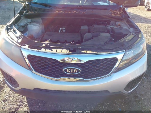 44093923 :رقم المزاد ، 5XYKT3A10BG153015 vin ، 2011 Kia Sorento مزاد بيع