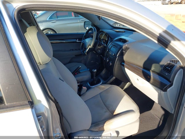 44093923 :رقم المزاد ، 5XYKT3A10BG153015 vin ، 2011 Kia Sorento مزاد بيع