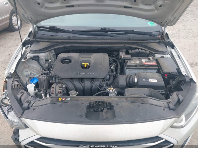 5NPD74LF2HH151053 Hyundai ELANTRA SE