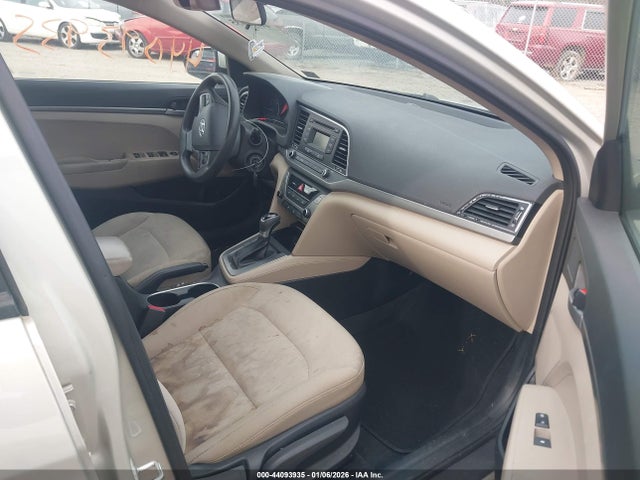 5NPD74LF2HH151053 Hyundai ELANTRA SE
