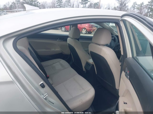 5NPD74LF2HH151053 Hyundai ELANTRA SE