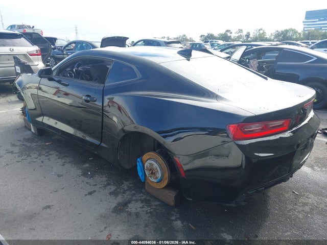 2018 CHEVROLET CAMARO 1G1FE1R71J0176695 Photo 2