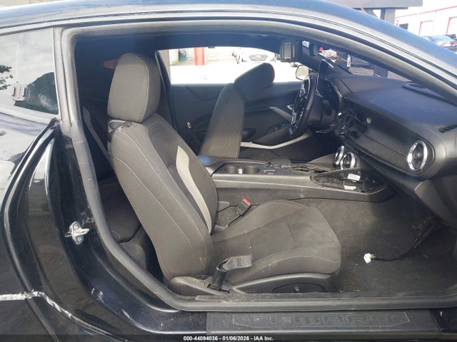 2018 CHEVROLET CAMARO 1G1FE1R71J0176695 Photo 4