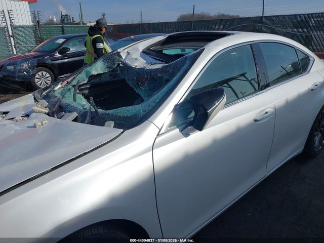 Продаж на аукціоні авто 2024 Lexus Es 300h Luxury, vin: 58AEA1C14RU047801, номер лоту: 44094037