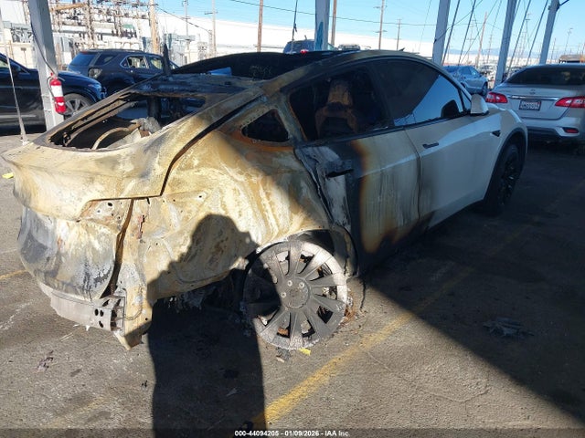 2020 TESLA MODEL Y 5YJYGDEEXLF008624 Photo 3