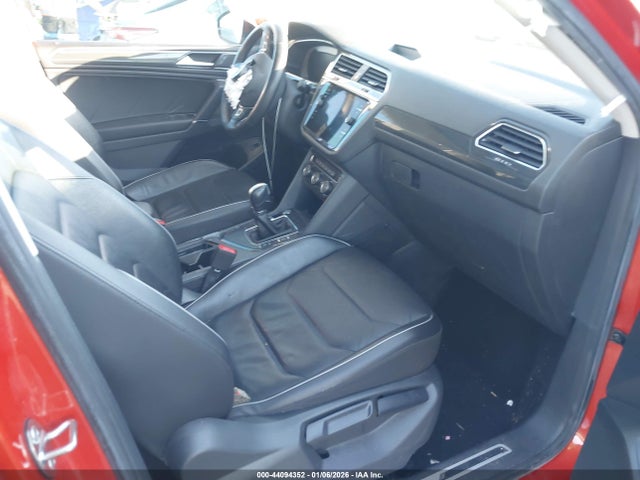 3VV5B7AXXJM131084 Volkswagen Tiguan 2.0t Sel Premium
