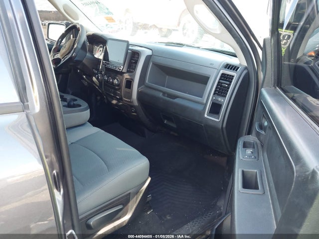 44094405 :رقم المزاد ، 1C6RR6FG0KS590560 vin ، 2019 Ram 1500 Classic Tradesman  4x2 6'4 Box مزاد بيع