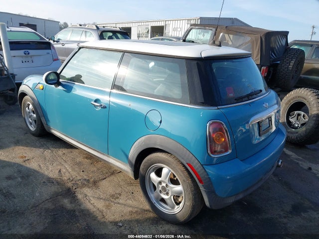 2009 MINI COOPER WMWMF33549TU70890 Photo 2