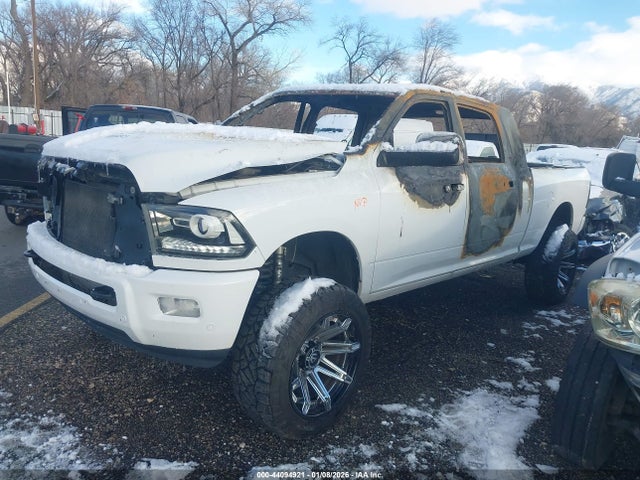 3C63R3ML2HG603166 RAM 3500 Laramie 4x4 6&#039;4 Box