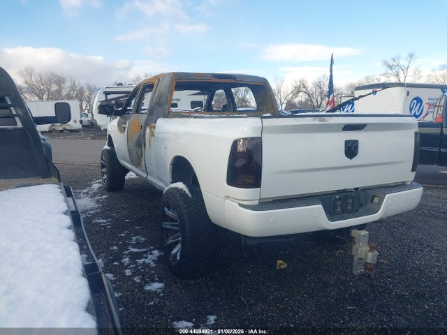 3C63R3ML2HG603166 RAM 3500 Laramie 4x4 6&#039;4 Box