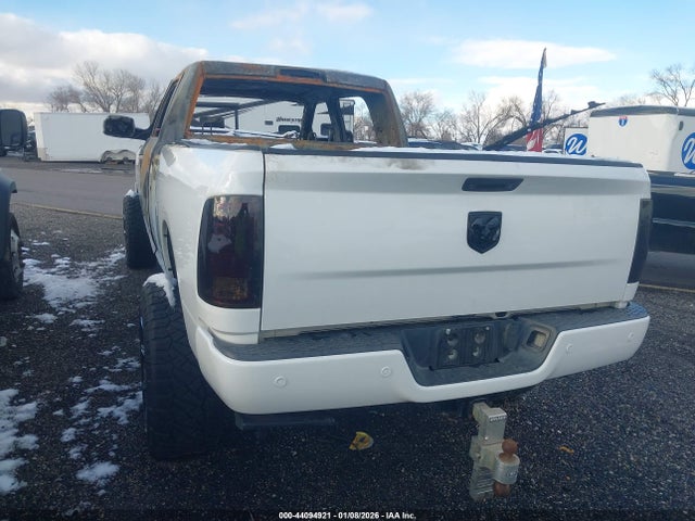 3C63R3ML2HG603166 RAM 3500 Laramie 4x4 6&#039;4 Box