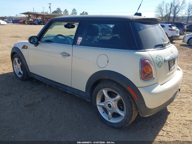 2007 MINI COOPER WMWMF33547TT52321 Photo 2