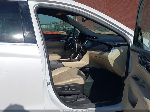 44094982 :رقم المزاد ، 1GYKNBRS6HZ259247 vin ، 2017 Cadillac Xt5 Luxury مزاد بيع