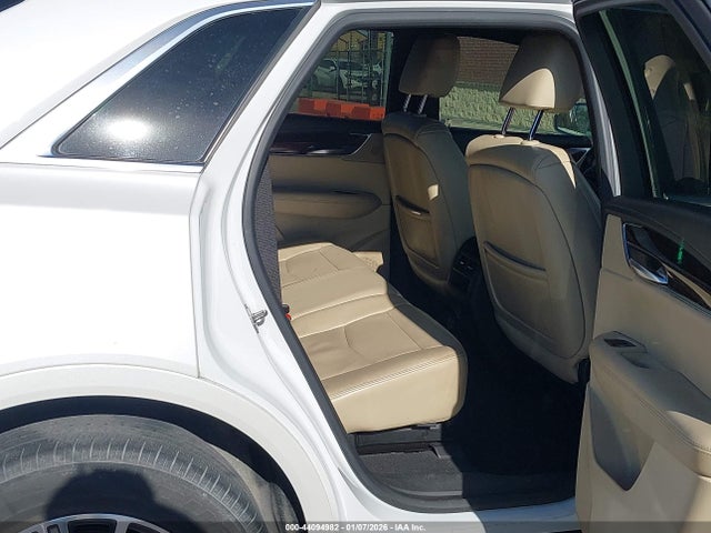 44094982 :رقم المزاد ، 1GYKNBRS6HZ259247 vin ، 2017 Cadillac Xt5 Luxury مزاد بيع