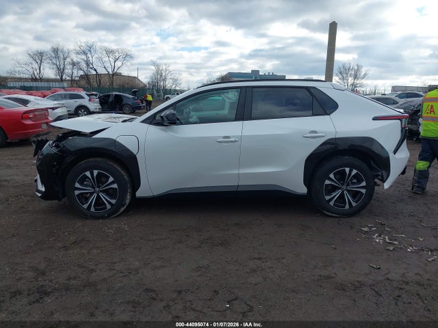 Toyota BZ4X XLE 2024 JTMABACAXRA082562 Image 13