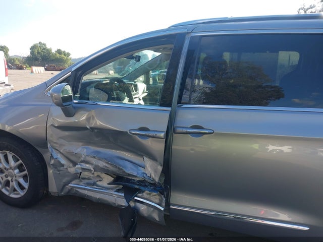 Chrysler Pacifica Touring L 2020 2C4RC1BG8LR130505 Image 6