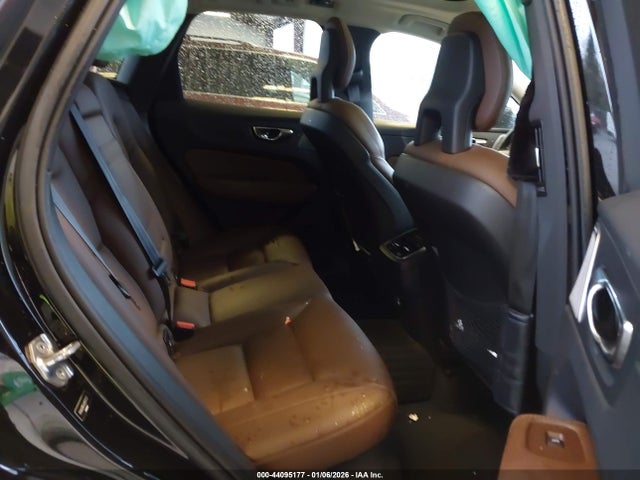 2018 VOLVO XC60 YV4A22RLXJ1036701 Photo 7