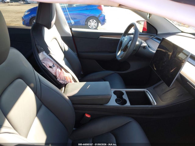 2025 TESLA MODEL Y 7SAYGDED2SF255080 Photo 4