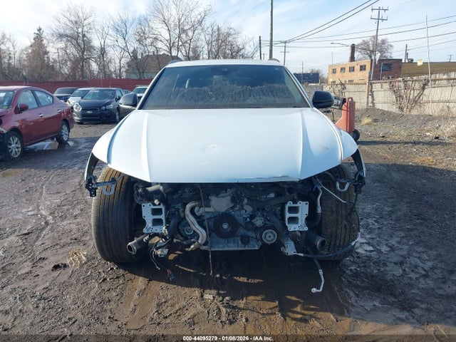 44095279 :رقم المزاد ، WA1CWBF13MD004110 vin ، 2021 Audi Sq8 Prestige Tfsi Quattro Tiptronic مزاد بيع