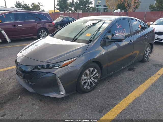 JTDKAMFP6M3186505 Toyota Prius Prime Le