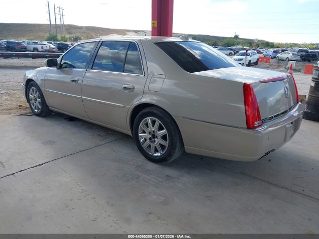 2011 CADILLAC DTS 1G6KH5E62BU125298 Photo 2