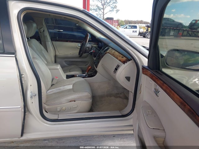 2011 CADILLAC DTS 1G6KH5E62BU125298 Photo 4