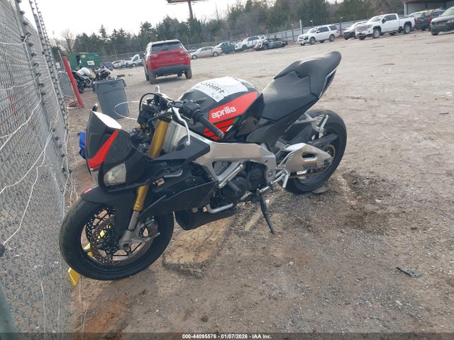 2017 APRILIA TUONO ZD4KGU000HS000371 Photo 1