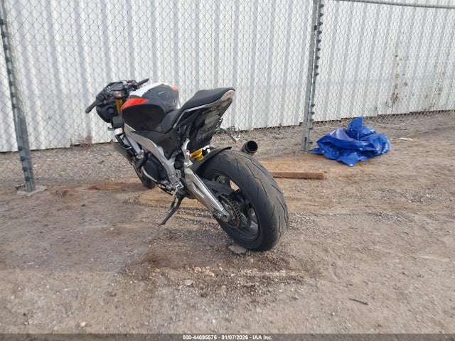 2017 APRILIA TUONO ZD4KGU000HS000371 Photo 2