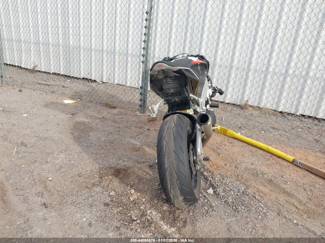 2017 APRILIA TUONO ZD4KGU000HS000371 Photo 5