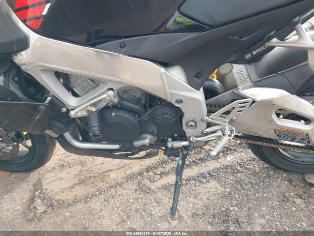 2017 APRILIA TUONO ZD4KGU000HS000371 Photo 8