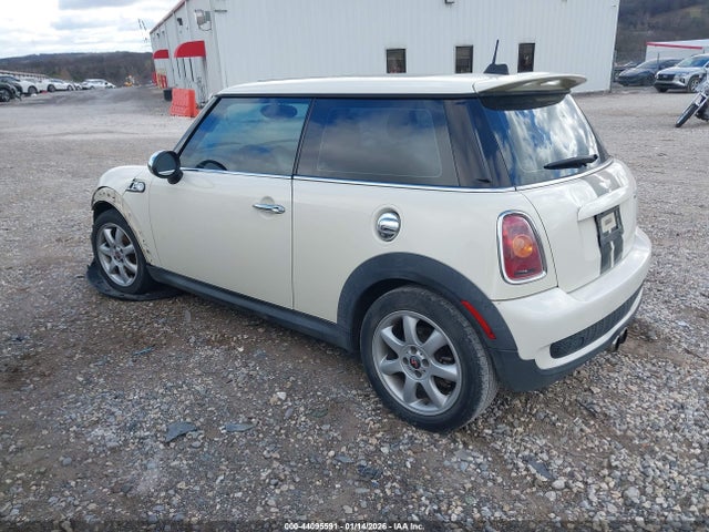 2008 MINI COOPER S WMWMF73528TV33460 Photo 2