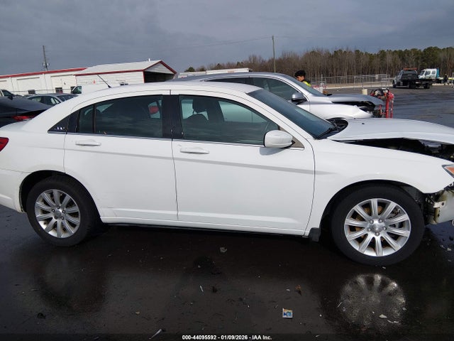 Продажа на аукционе авто 2014 Chrysler 200 Touring, vin: 1C3CCBBG5EN107005, номер лота: 44095592