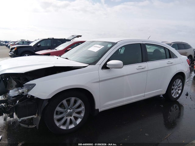Продажа на аукционе авто 2014 Chrysler 200 Touring, vin: 1C3CCBBG5EN107005, номер лота: 44095592