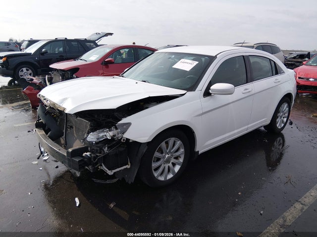 Продажа на аукционе авто 2014 Chrysler 200 Touring, vin: 1C3CCBBG5EN107005, номер лота: 44095592