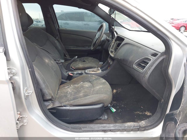 2012 CHRYSLER 200 1C3CCBAB8CN135089 Photo 4