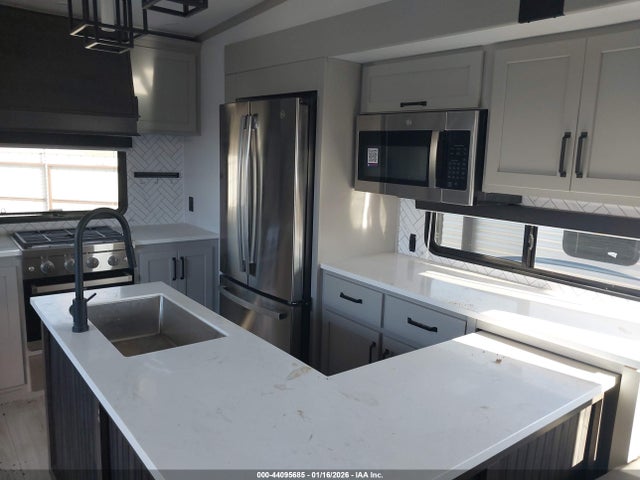 4YDFHMR21SA740942 Keystone Rv Montana