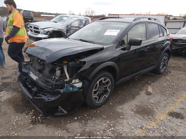 Subaru Crosstrek 2.0i Premium 2017 JF2GPABCXH8222843 Image 2