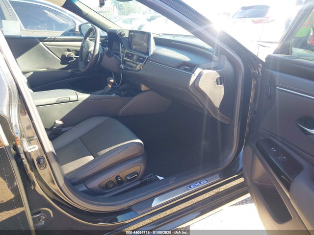 Lexus ES 300H 2024 58ADA1C16RU050047 Image 5