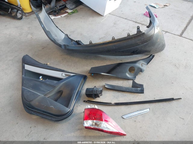 5YFBURHE9FP205753 Toyota Corolla Le Plus