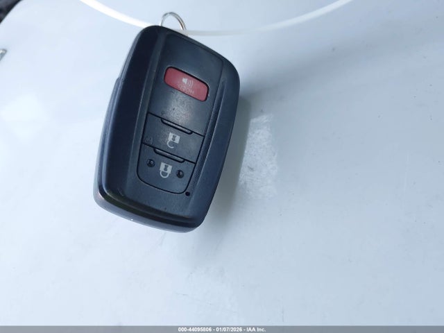 Toyota Prius Three Touring 2018 JTDKARFU5J3554199 Image 11
