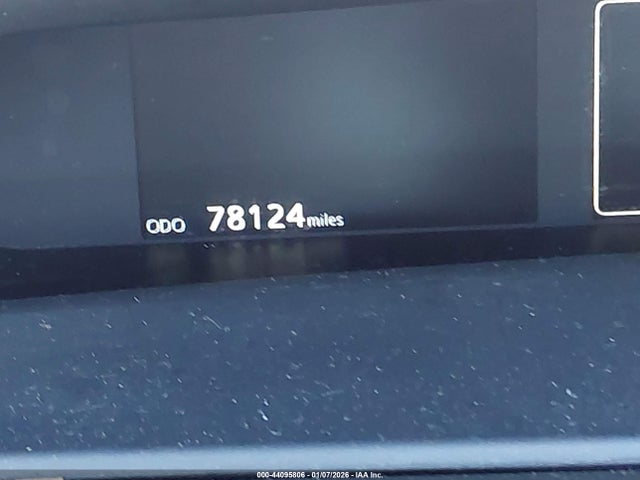 Toyota Prius Three Touring 2018 JTDKARFU5J3554199 Image 16