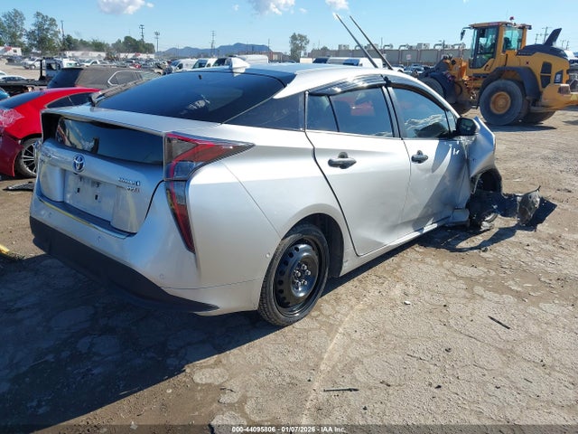 Toyota Prius Three Touring 2018 JTDKARFU5J3554199 Image 4