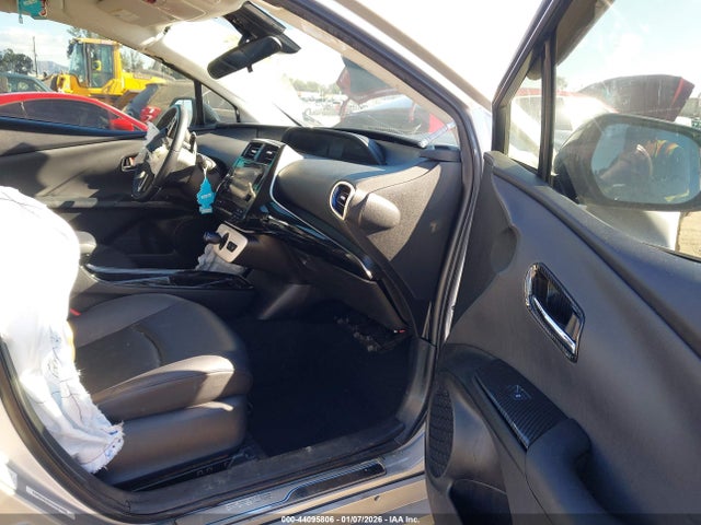 Toyota Prius Three Touring 2018 JTDKARFU5J3554199 Image 5