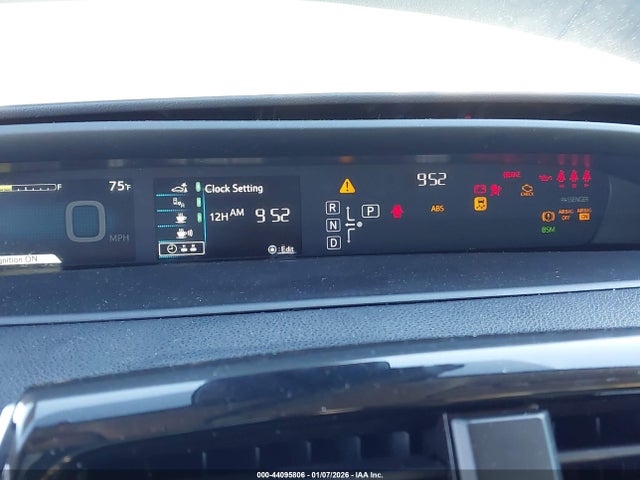 Toyota Prius Three Touring 2018 JTDKARFU5J3554199 Image 7