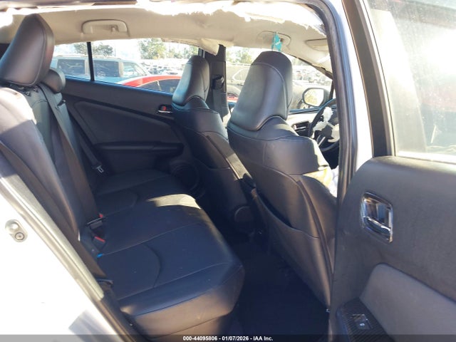 Toyota Prius Three Touring 2018 JTDKARFU5J3554199 Image 8
