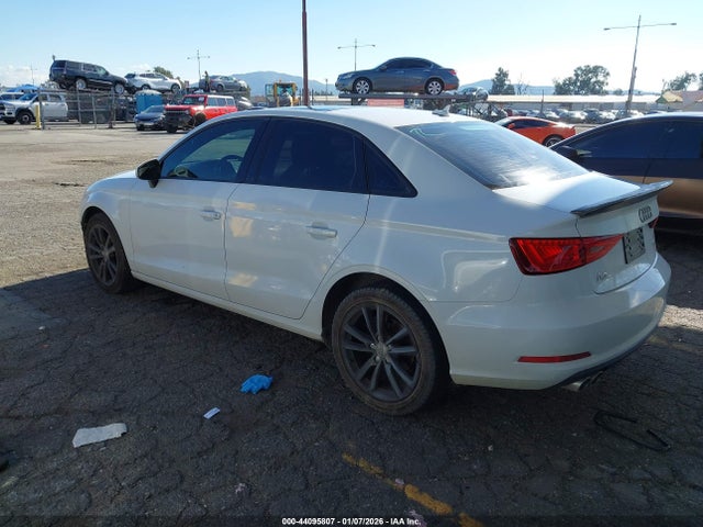 2015 AUDI A3 WAUAJGFF3F1082134 Photo 2